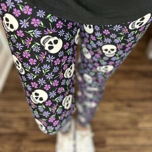 NEW TC2 LuLaRoe Sugar Skulls Leggings Purple Flower Plus Comfy Yoga Band